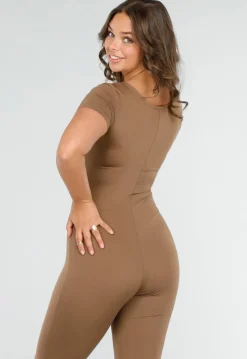 Aansluitende Bruine Jumpsuit met Vierkante Hals, Korte Mouwen en Uitlopende Pijpen