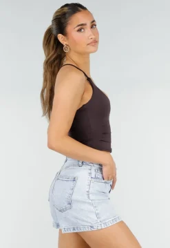 Aubergine Sport Crop Top met Kruisbandjes en Pads