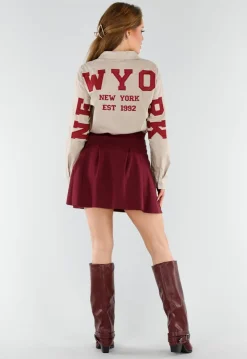 Beige Blouse met Rode NY Patchletters en Knoopsluiting