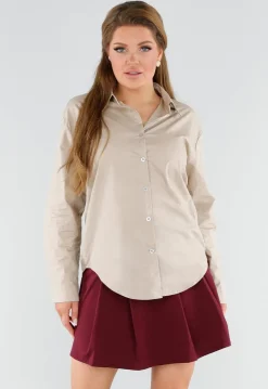 Beige Blouse met Rode NY Patchletters en Knoopsluiting