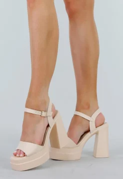 Beige Dames Sandalen van Faux Leer met Verhoogde Zool en Zilveren Gesp