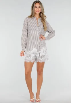 Beige Gestreepte Blouse en Short Set met Kant