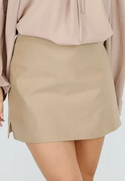 Beige Korte Skort met Rechte Pasvorm en Verborgen Broekje