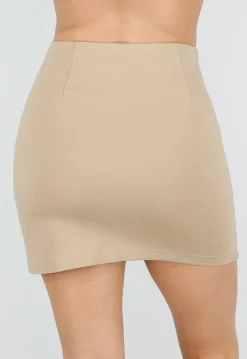 Beige Mini Rok met Overslag en Stretch en Aansluitende Pasvorm