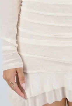 Beige Off Shoulder Mesh Jurk met Asymmetrische Zoom