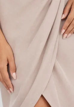 Beige Overslag Midi Jurk met Vlindermouwen en Gedrapeerd Detail