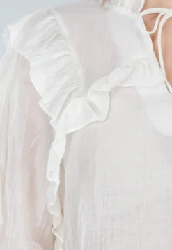 Beige Ruffle Blouse met Lange Mouwen en Striksluiting