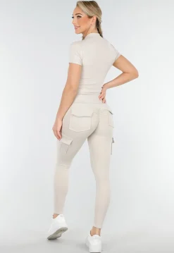 Beige Sportset met Cargozakken en Scrunch