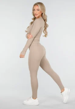 Beige Sportset met Strakke Fit en Ritssluiting Top