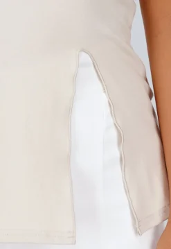 Beige Stretch T-Shirt met Split, Korte Mouwen en Aansluitende Pasvorm