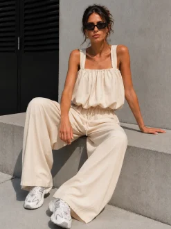 Beige Stretch Two Piece Set met Mouwloze Top en Wide Leg Broek
