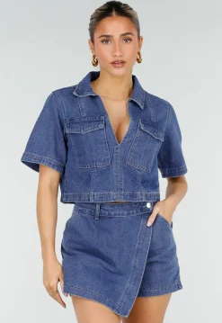 Blauwe Denim Set met Cropped Top en Overslag Skort