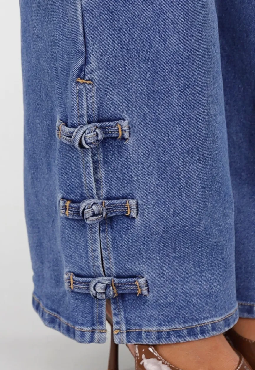 Blauwe Denim Straight Leg Jeans met Knoopbandjes aan de Broekspijpen