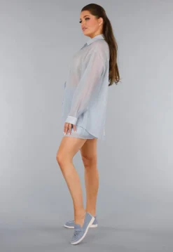 Blauwe Tweedelige Set met Doorschijnende Blouse en Elastische Short