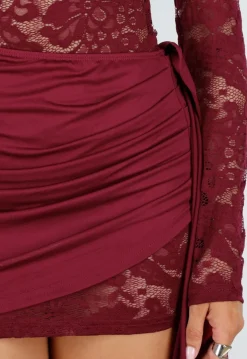 Bordeaux Kant Jurk met Lange Mouwen en Gedrapeerd Detail