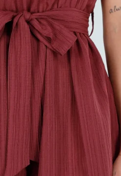 Bordeaux Playsuit met One Shoulder en Strik Tailleband