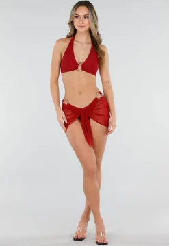 Bordeauxrode Bikini met Halter Top en Wikkelrokje