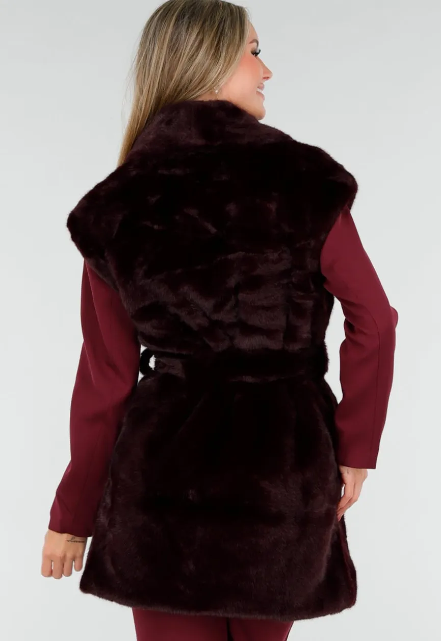 Bordeauxrode Faux Fur Bodywarmer met Ceintuur