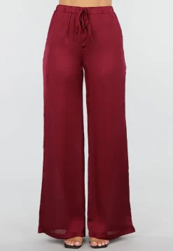 Bordeauxrode Satijnlook Set Met Blouse en Wide Leg Broek