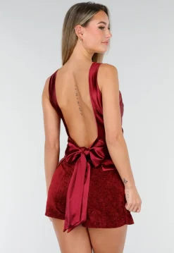 Bordeaux Satijnen Stretch Top met Strik en Open Rug