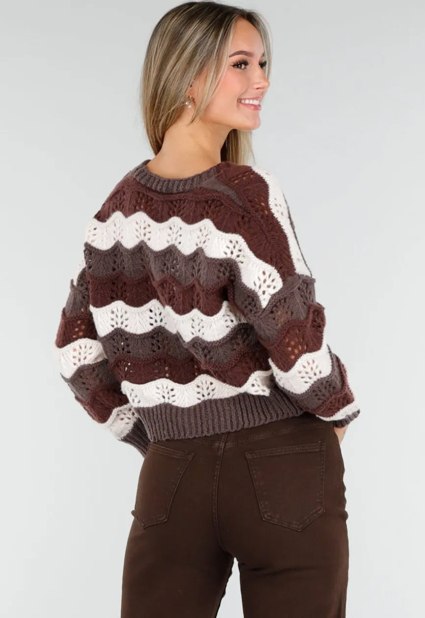 Bruin-Beige Gebreid Vest met Golvende Strepen en Hartvormige Knopen