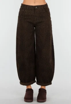 Bruine Barrel Jeans met Subtiele Animalprint en Omgeslagen Zoom