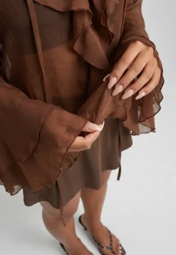 Bruine Chiffon Blouse met Ruches en Knoopsluiting