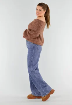 Bruine Gebreide Off Shoulder Trui van Wol met Brede Halsrand en Losvallende Pasvorm