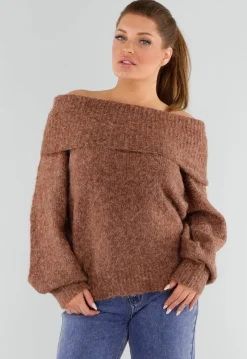 Bruine Gebreide Off Shoulder Trui van Wol met Brede Halsrand en Losvallende Pasvorm