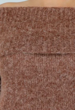 Bruine Gebreide Off Shoulder Trui van Wol met Brede Halsrand en Losvallende Pasvorm