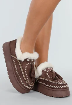 Bruine Instappers met Faux Fur en Witte Borduursels