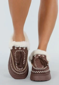 Bruine Instappers met Faux Fur en Witte Borduursels