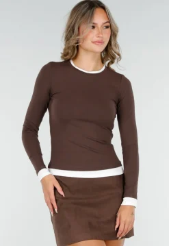 Bruine Longsleeve Top met Witte Boorden aan Hals en Mouwen
