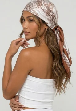 Bruine Satijnen Bandana met Klassieke Print