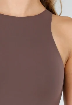 Bruine Stringbody met Hoge Halslijn en Naadloze Aansluitende Pasvorm