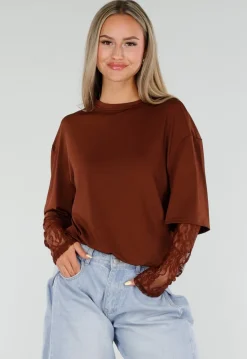 Bruine Top met Kanten Lange Mouwen en Ronde Hals