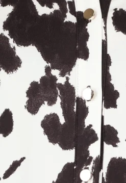 Bruin-Witte Blouse met Koeienprint en Goudkleurige Knopen