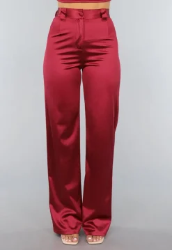 Burgundy Pantalon van Stretch Satijn in Model
