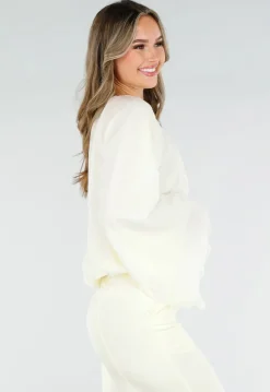 Butter Yellow Blouse met Wijde Mouwen