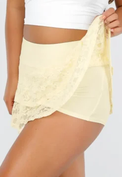 Butter Yellow Skort Met Kant en Ruches