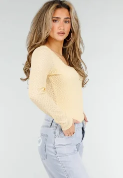 Butter Yellow Stretch Top met Lange Mouwen en Vierkante Hals