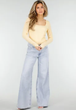 Butter Yellow Stretch Top met Lange Mouwen en Vierkante Hals