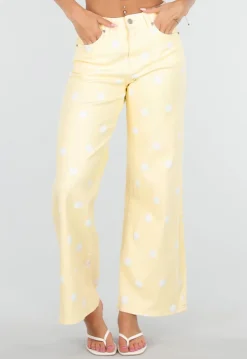 Butter Yellow Wide Leg Jeans met Polkadotprint