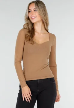 Camelkleurige Top met Lange Mouwen en Diepe Halslijn