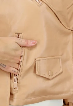 Camel Lederlook Jas met Gesp Details