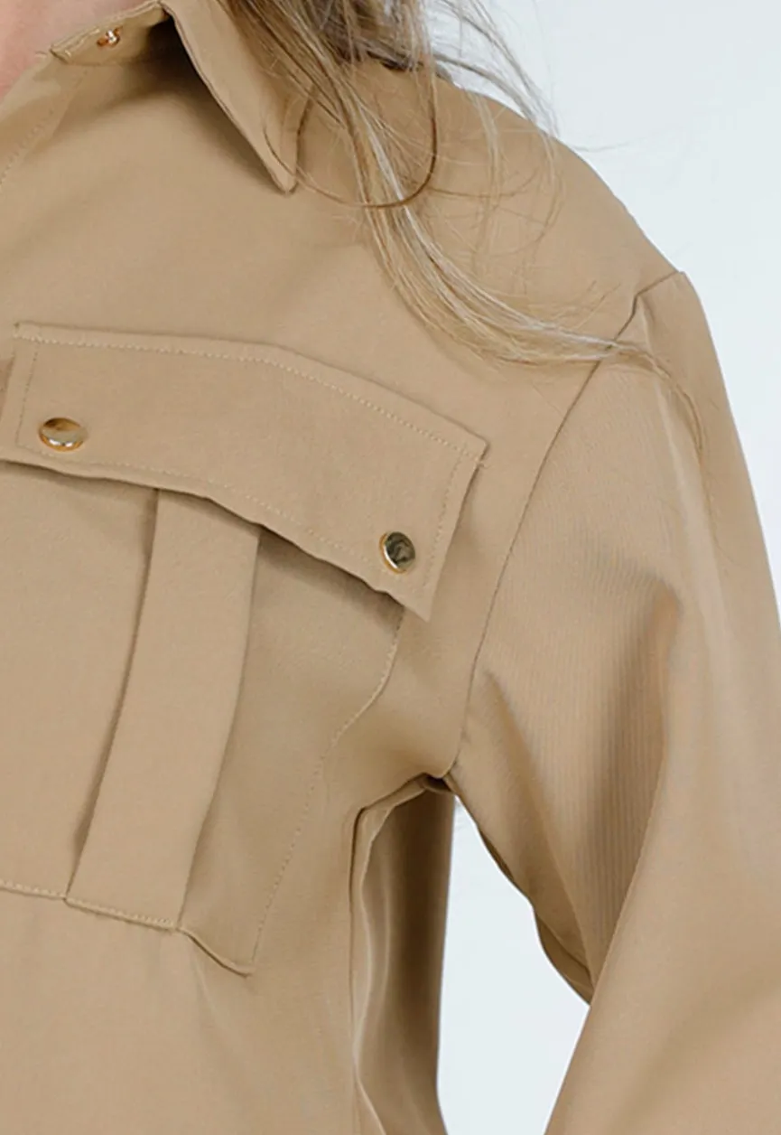 Camel Set met Blouse met Gouden Knopen en Straight Leg Broek