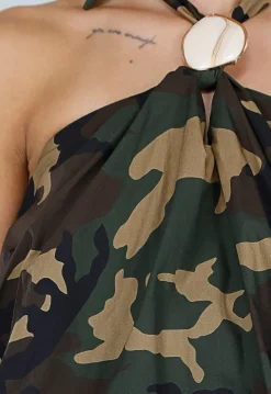 Camouflage Halter Top met Ringdetail en Open Rug