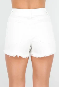 Cremekleurige Destressed Denim Short met Gerafelde Onderkant