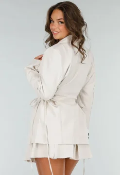 Cremekleurige Tweedelige Set met Blazer met Korsetveter en Plooirok met Ritssluiting