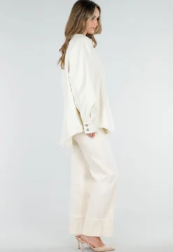 Crème Denim Blouse met Oversized Knopen en Lange Mouwen